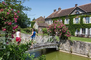 ANCIEN MANOIR ABRITANT DES CHAMBRES D'HOTES, FERME AUBERGE GRAND'MAISON, MEAUCE, EURE-ET-LOIR (28), FRANCE 