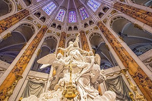 LE CHOEUR AVEC LA STATUE DE L'ASSOMPTION DE LA VIERGE DU SCULPTEUR CHARLES-ANTOINE BRIDAN EN MARBRE DE CARRARE, INTERIEUR DE LA CATHEDRALE NOTRE-DAME DE CHARTRES, CLASSEE AU PATRIMOINE MONDIAL DE L'UNESCO, EURE-ET-LOIR (28), FRANCE 