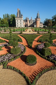 JARDINS A LA FRANCAISE DESSINES SUIVANT LES PLANS D'ANDRE LE NOTRE JARDINIER DU ROI LOUIS XIV, CHATEAU DE MAINTENON, EURE-ET-LOIR (28), FRANCE 