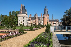 JARDINS A LA FRANCAISE DESSINES SUIVANT LES PLANS D'ANDRE LE NOTRE JARDINIER DU ROI LOUIS XIV, CHATEAU DE MAINTENON, EURE-ET-LOIR (28), FRANCE 