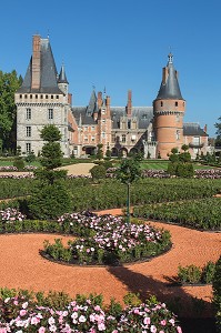JARDINS A LA FRANCAISE DESSINES SUIVANT LES PLANS D'ANDRE LE NOTRE JARDINIER DU ROI LOUIS XIV, CHATEAU DE MAINTENON, EURE-ET-LOIR (28), FRANCE 