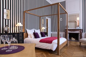CHAMBRE D'HOTE 'AILLEURS’ AMENAGEE DANS L'ANCIEN EVECHE DE CHARTRES, EURE-ET-LOIR (28), FRANCE 
