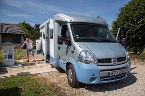 AIRE DE LAVAGE POUR LES CAMPING-CAR, CAMPING LES ILOTS DE SAINT-VAL, VILLIERS-LE-MORHIER, EURE-ET-LOIR (28), FRANCE 