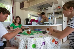 CAMPING LES ILOTS DE SAINT-VAL, VILLIERS-LE-MORHIER (28) EURE-ET-LOIR, FRANCE 