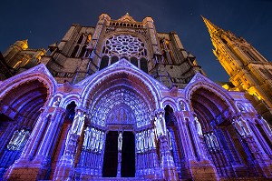 ILLUMINATION DU PORTAIL NORD, NOUVELLE SCENOGRAPHIE DE LA CATHEDRALE NOTRE-DAME POUR LE SPECTACLE DE NUIT 'CHARTRES EN LUMIERES', CHARTRES, EURE-ET-LOIR (28), FRANCE 