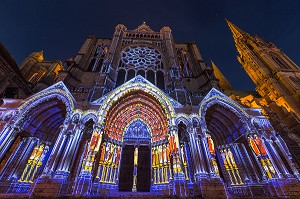 ILLUMINATION DU PORTAIL NORD, NOUVELLE SCENOGRAPHIE DE LA CATHEDRALE NOTRE-DAME POUR LE SPECTACLE DE NUIT 'CHARTRES EN LUMIERES', CHARTRES, EURE-ET-LOIR (28), FRANCE 