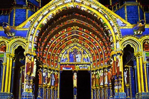 ILLUMINATION DU PORTAIL NORD, NOUVELLE SCENOGRAPHIE DE LA CATHEDRALE NOTRE-DAME POUR LE SPECTACLE DE NUIT 'CHARTRES EN LUMIERES', CHARTRES, EURE-ET-LOIR (28), FRANCE 