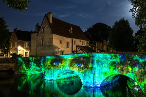 ILLUMINATION DU PONT DES MINIMES, NOUVELLE SCENOGRAPHIE DU SPECTACLE DE NUIT 'CHARTRES EN LUMIERES', CHARTRES, EURE-ET-LOIR (28), FRANCE 