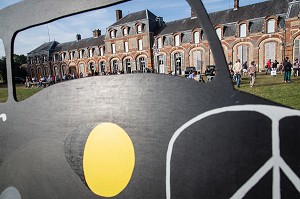 80 ANS DE LA TRACTION, VOITURE DE LEGENDE DANS LE PARC DU CHATEAU SAINT-SIMON, LA FERTE-VIDAME, EURE-ET-LOIR (28), FRANCE 