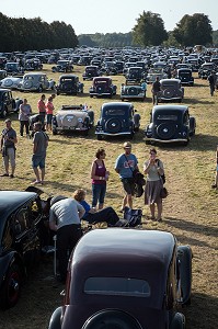 PLUS DE 1000 TRACTIONS AVANT CITROEN REUNIS POUR LES 80 ANS DE LA TRACTION, VOITURE DE LEGENDE DANS LE PARC DU CHATEAU SAINT-SIMON, LA FERTE-VIDAME, EURE-ET-LOIR (28), FRANCE 