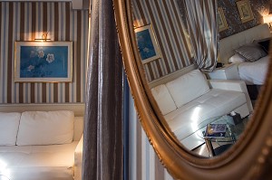 CHAMBRE DE L'HOTEL DU GRAND MONARQUE, CHARTRES, EURE-ET-LOIR (28), FRANCE 