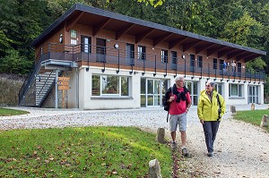 RANDONNEURS DANS LE GITE COMMUNAL DE GROUPE DU VILLAGE DE BONCOURT, EURE-ET-LOIR (28), FRANCE