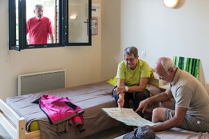 RANDONNEURS DANS LE GITE COMMUNAL DE GROUPE DU VILLAGE DE BONCOURT, EURE-ET-LOIR (28), FRANCE