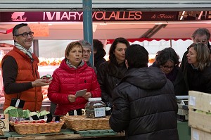 CUISINE DE MARCHE AVEC LAURENT CLEMENT, CHEF ETOILE AVEC SES STAGIAIRES, 11, COURS GABRIEL, CHARTRES (28) EURE-ET-LOIR, FRANCE 