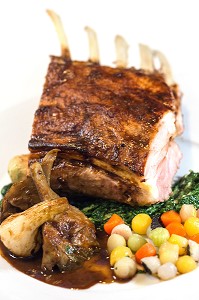 CARRE D'AGNEAU AUX CITRONS CONFITS ET EPICE TANDOORI, CUISINE DE MARCHE AVEC LE CHEF ETOILE  LAURENT CLEMENT, 11, COURS GABRIEL, CHARTRES (28) EURE-ET-LOIR, FRANCE 