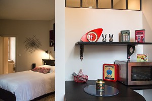 CHAMBRE D'HOTES 'L'ESCALE EN COULEUR', RUE DANIEL BOUTET, CHARTRES (28) EURE-ET-LOIR, FRANCE 