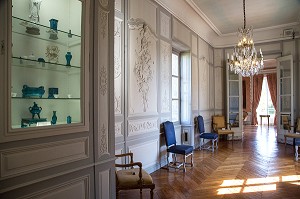 PASSAGE DE BOISERIES QUI DONNE SUR LE GRAND SALON, CHATEAU DE MAINTENON, EURE-ET-LOIR (28), FRANCE 