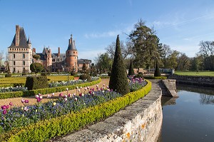 JARDIN A LA FRANCAISE REALISE SUIVANT LES PLANS DU JARDINIER DU ROI LOUIS XIV, ANDRE LE NOTRE, CHATEAU DE MAINTENON, EURE-ET-LOIR (28), FRANCE 