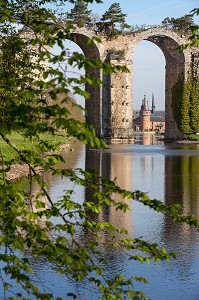AQUEDUC COMMANDE PAR LOUIS XIV A VAUBAN, LA HIRE ET COURTOIS, CHATEAU DE MAINTENON, EURE-ET-LOIR (28), FRANCE 