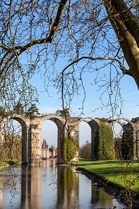 AQUEDUC COMMANDE PAR LOUIS XIV A VAUBAN, LA HIRE ET COURTOIS, CHATEAU DE MAINTENON, EURE-ET-LOIR (28), FRANCE 