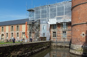CHANTIER DE RAVALEMENT ET REFECTION DE TOITURE, GRANDE GALERIE, CHATEAU DE MAINTENON (28), FRANCE 