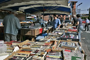 MARCHE DES BOUQUINISTES ET LIVRES ANCIENS, PLACE ROQUET, QUARTIER SAINT-CYPRIEN, TOULOUSE, HAUTE-GARONNE (31), FRANCE 