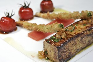 BLOC DE FOIE GRAS FRAIS CUIT, RESTAURANT MICHEL SARRAN, TOULOUSE, HAUTE-GARONNE (31), FRANCE 