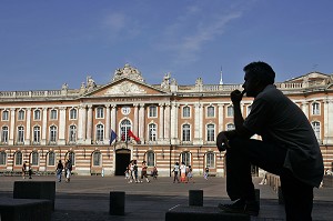 FACADE DE L'HOTEL DE VILLE, PLACE DU CAPITOLE, TOULOUSE, HAUTE-GARONNE (31), FRANCE 