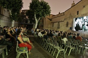 PROJECTION DE FILM EN PLEIN AIR, COLLEGE DE L'ESQUILE, CINEMATHEQUE, TOULOUSE, HAUTE-GARONNE (31), FRANCE 