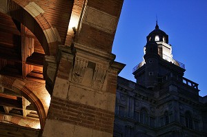 TOUR VUE DE L'ENTREE DE L'HOTEL D'ASSEZAT, TOULOUSE, HAUTE-GARONNE (31), FRANCE 