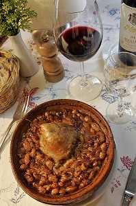 RESTAURANT 'CHEZ EMILE', SPECIALITE DE CASSOULET, VILLE DE TOULOUSE, HAUTE-GARONNE (31), FRANCE 