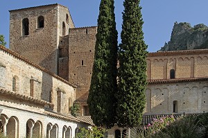 CLOITRE DE L'ABBAYE DE GELLONE, SAINT GUILHEM LE DESERT (34), VILLAGE MEDIEVAL, ETAPE DU PELERINAGE DE SAINT JACQUES DE COMPOSTELLE, LABELISE PLUS BEAU VILLAGE DE FRANCE 