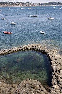 PISCINE EN EAU DE MER, PROMENADE AU CLAIR DE LUNE, DINARD, ILLE-ET-VILAINE (35), FRANCE 