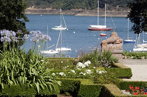 JARDINS AU BORD DE LA RANCE, MALOUINIERE DE MONTMARIN, PLEURTUIT, ILLE-ET-VILAINE (35), FRANCE 