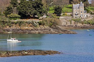 BORD DE LA RANCE PRES DU BARRAGE,  SENTIER DES DOUANIERS, DINARD, ILLE-ET-VILAINE (35), FRANCE 