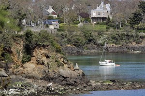 BORD DE LA RANCE PRES DU BARRAGE,  SENTIER DES DOUANIERS, DINARD, ILLE-ET-VILAINE (35), FRANCE 