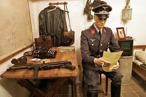 CHAMBRE DE L'OFFICIER, MEMORIAL 39/45 DANS LES ANCIENS BLOCKHAUS ALLEMANDS, FORT DE LA CITE D'ALETH, SAINT-MALO, ILLE-ET-VILAINE (35), FRANCE 