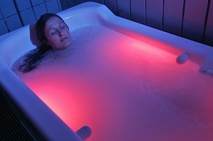 BAIGNOIRE, BAIN MASSANT A L'EAU DE MER, CENTRE DE THALASSOTHERAPIE 'LES THERMES MARINS', SAINT-MALO, ILLE-ET-VILAINE (35), FRANCE 