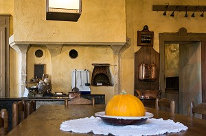 LA CUISINE ET LES CUIVRES, DOMAINE GEORGE SAND, LA VALLEE NOIRE ET LE ROMANTISME DE GEORGE SAND DANS LE BERRY, NOHANT-VIC (36), FRANCE 