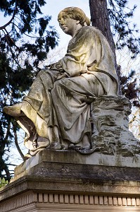 STATUE GEORGE SAND, JARDIN PUBLIC, LA CHATRE (36), LA VALLEE NOIRE DE GEORGE SAND DANS LE BERRY, FRANCE 