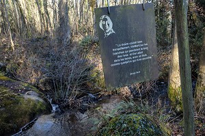 LE PARC DE PARELLES, ANCIENNE CARRIERE DE GRANIT, SOURCE D'INSPIRATION DES LEGENDES RUSTIQUES DE GEORGE SAND, CREVANT, LA VALLEE NOIRE DANS LE BERRY (36), FRANCE 