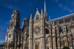 LA CATHEDRALE SAINTE-CROIX, CONSTRUITE AU 12 EME SIECLE, SON NOM PROVIENT D'UNE RELIQUE DE LA CROIX DU CHRIST QU'ELLE ABRITAIT AUTREFOIS, ORLEANS, (45) LOIRET, CENTRE, FRANCE 