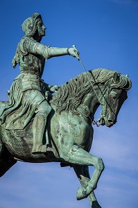 STATUE EQUESTRE DE JEANNE D'ARC, SCULPTEE PAR DENIS FOYATIER AU 19 EME SIECLE, PLACE DU MARTROI, ORLEANS, (45) LOIRET, CENTRE, FRANCE 