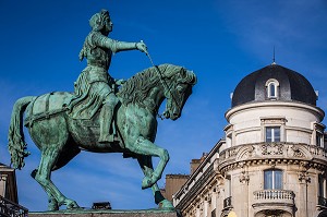 STATUE EQUESTRE DE JEANNE D'ARC, SCULPTEE PAR DENIS FOYATIER AU 19 EME SIECLE, PLACE DU MARTROI, ORLEANS, (45) LOIRET, CENTRE, FRANCE 