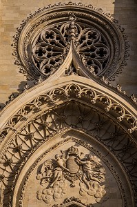 DETAIL DE LA CATHEDRALE SAINTE-CROIX, CONSTRUITE AU 12 EME SIECLE, SON NOM PROVIENT D'UNE RELIQUE DE LA CROIX DU CHRIST QU'ELLE ABRITAIT AUTREFOIS, ORLEANS, (45) LOIRET, CENTRE, FRANCE 