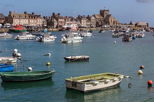 BATEAUX DE PECHE AU PORT DE BARFLEUR, LABELLISE PLUS BEAU VILLAGE DE FRANCE, MANCHE (50), FRANCE 