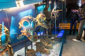 EQUIPEMENT DU SCAPHANDRIER, CITE DE LA MER, GARE MARITIME TRANSATLANTIQUE, CHERBOURG-OCTEVILLE, MANCHE (50), FRANCE 