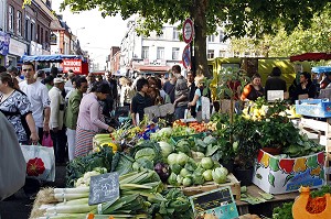 LE GRAND MARCHE DU QUARTIER POPULAIRE DE WAZEMMES, LILLE, NORD (59), FRANCE 