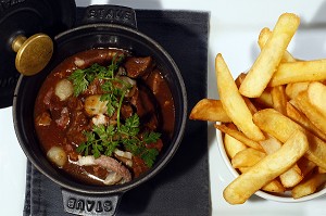 LA CARBONNADE, SPECIALITE LILLOISE, RESTAURANT 'LE BARBUE D'ANVERS', LILLE, NORD (59), FRANCE 