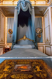 CHAMBRE DE LA DUCHESSE D'AUMALE (1822-1869), PETITS APPARTEMENTS AMENAGES EN 1845 ET 1846 PAR LE PEINTRE ET DECORATEUR EUGENE LAMI, CHATEAU DE CHANTILLY, OISE (60), FRANCE 
